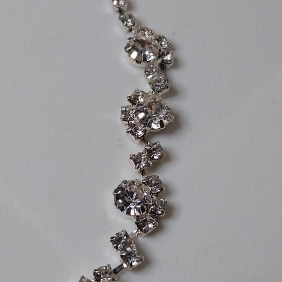 Decorative Y Shaped Necklace Adjustable 16 To 20 Inches - Picture 8 of 14